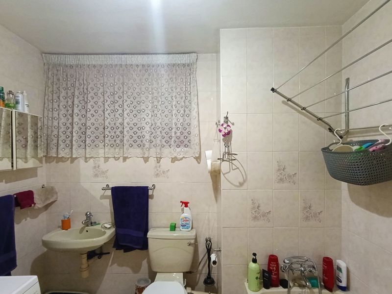 Charming 2 Bedroom Apartment with Scenic Mountain Views in Wonderboom South - Photo 8