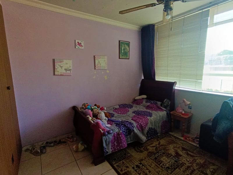 Charming 2 Bedroom Apartment with Scenic Mountain Views in Wonderboom South - Photo 7