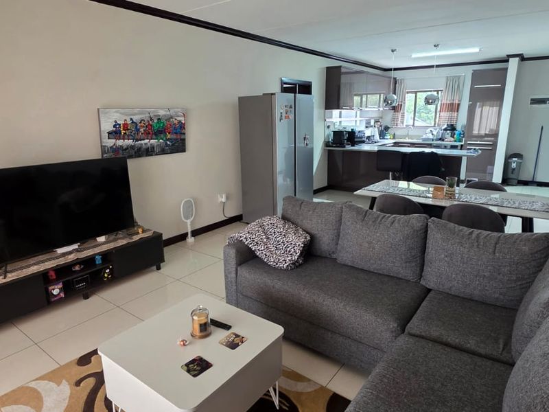 This stunning 2-bedroom, 2-bathroom ground-floor luxury home at Walford Estate offers modern living - Photo 3