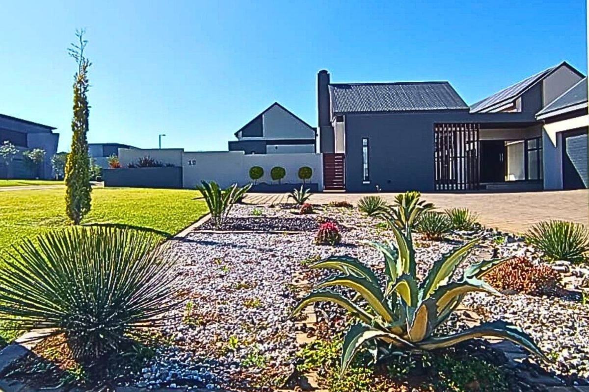 Modern 4-Bedroom Home for Sale in Midstream Meadows - Photo 3