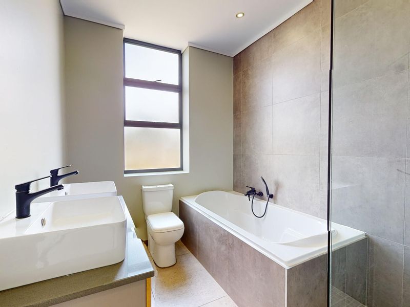 INVESTORS! Tenanted unit for sale in sought after Ebotse! - Photo 4