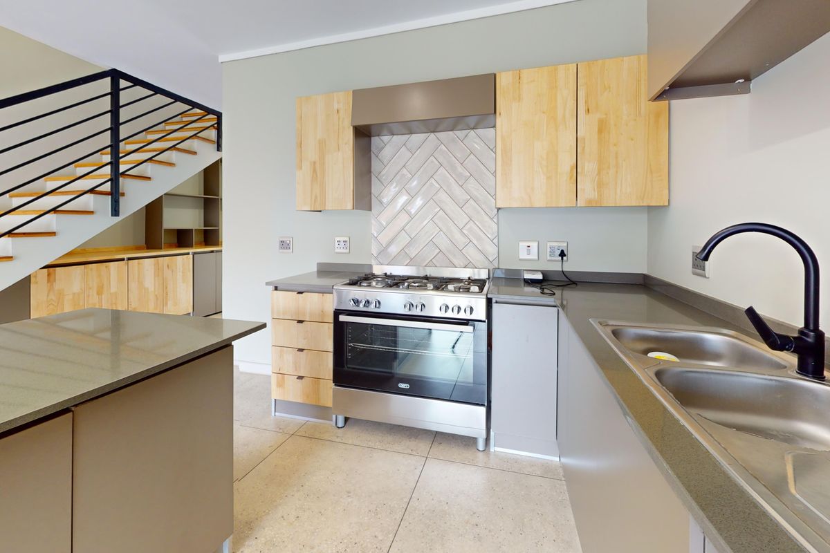 INVESTORS! Tenanted unit for sale in sought after Ebotse! - Photo 2