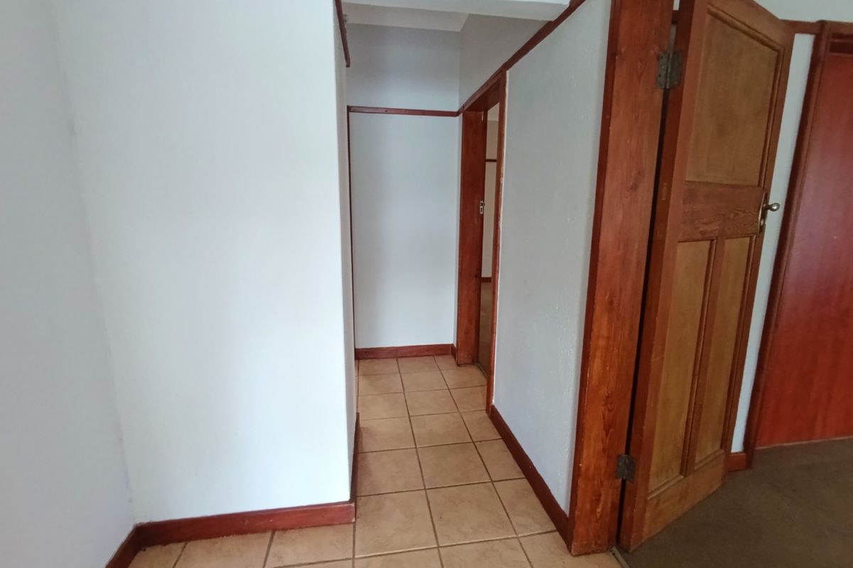 Spacious Family Home with Income Potential & Flatlet in the Heart of the Moot - Photo 4