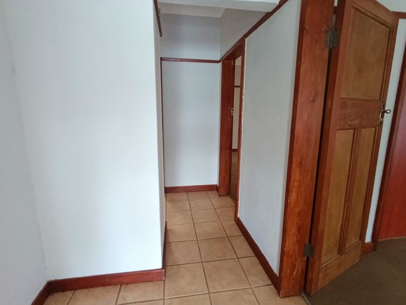 Spacious Family Home with Income Potential & Flatlet in the Heart of the Moot - Photo 4