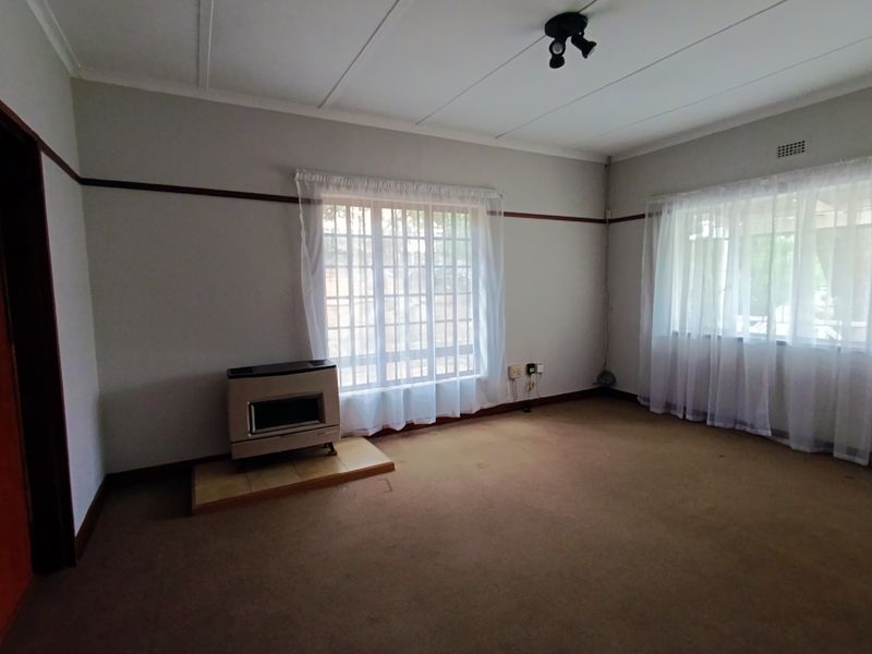 Spacious Family Home with Income Potential & Flatlet in the Heart of the Moot - Photo 5