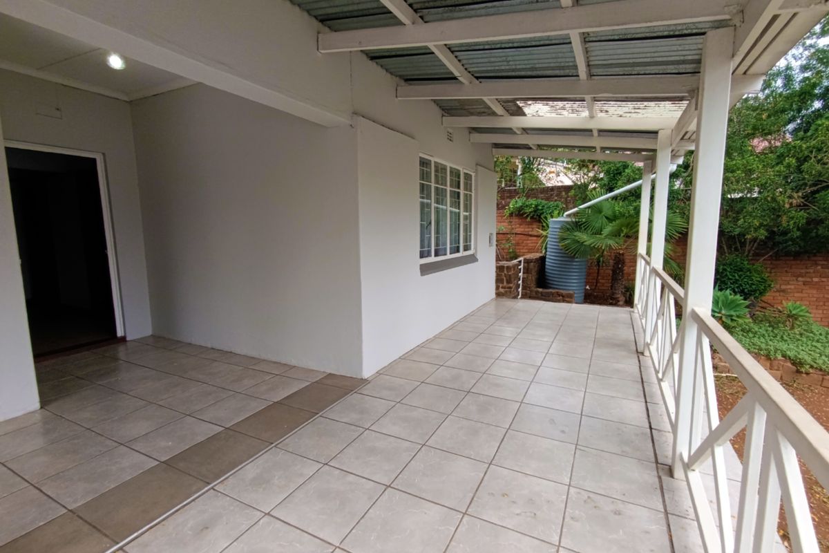 Spacious Family Home with Income Potential & Flatlet in the Heart of the Moot - Photo 3