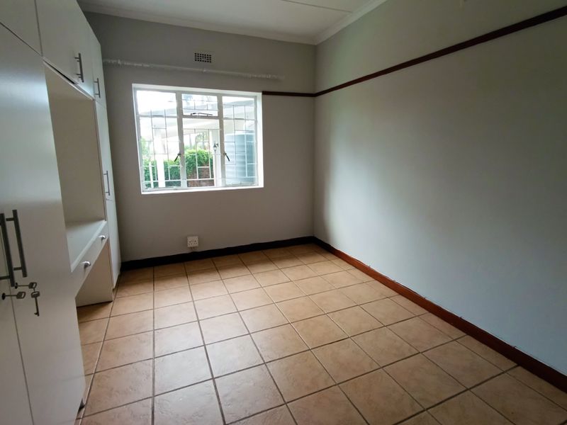 Spacious Family Home with Income Potential & Flatlet in the Heart of the Moot - Photo 9