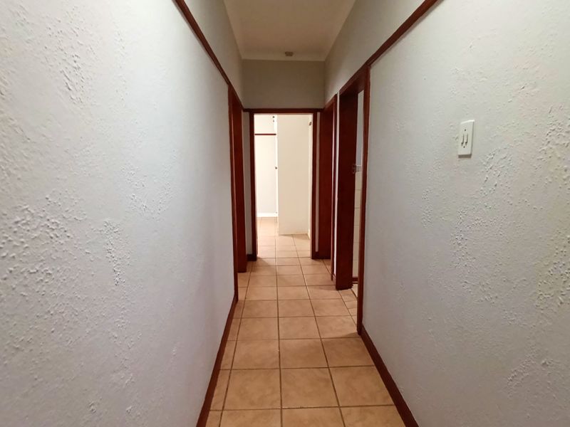 Spacious Family Home with Income Potential & Flatlet in the Heart of the Moot - Photo 8