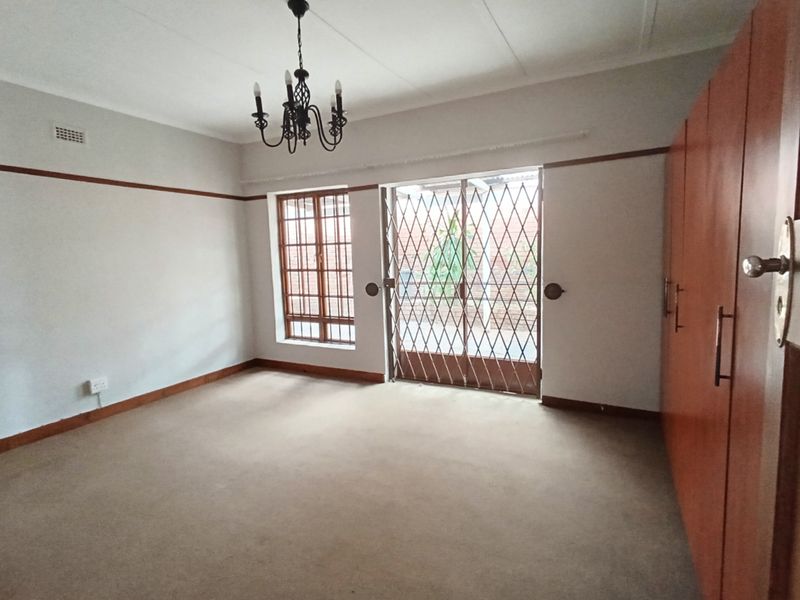 Spacious Family Home with Income Potential & Flatlet in the Heart of the Moot - Photo 6