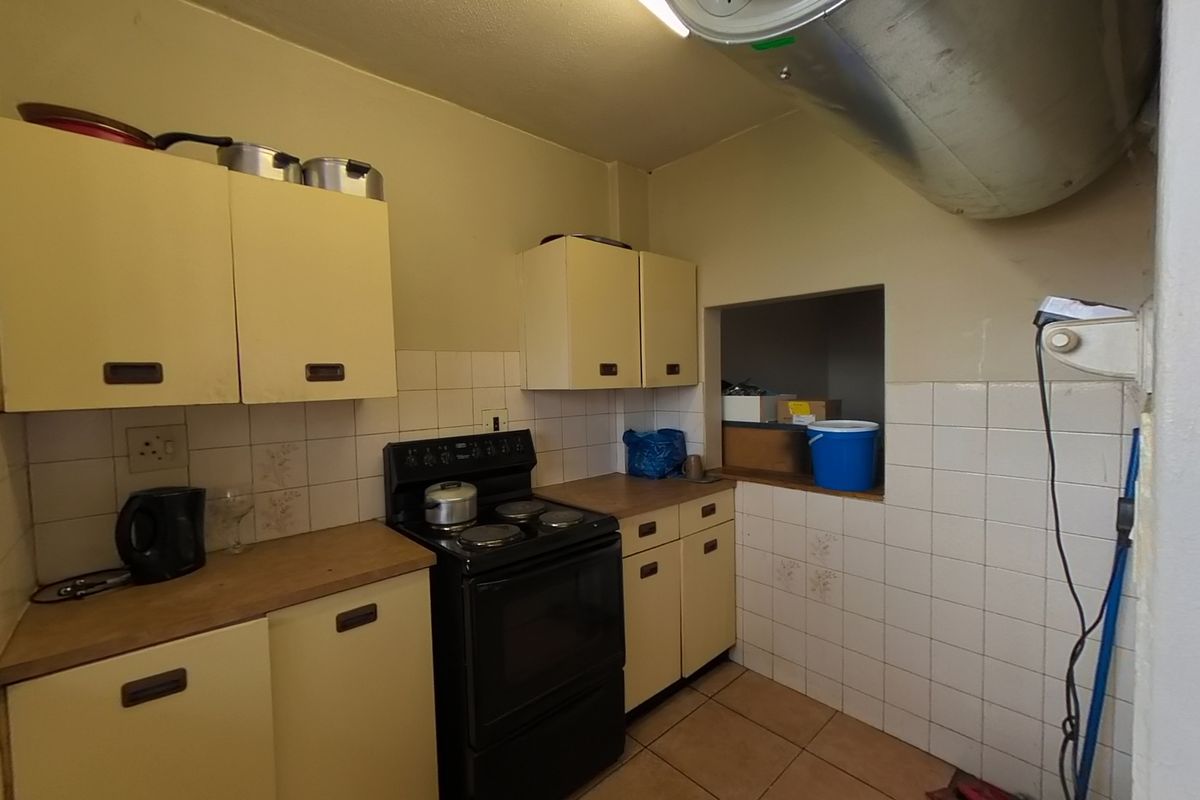 Stunning 2-Bedroom Flat In Pretoria Central—ideal location, great amenities and great value - Photo 4