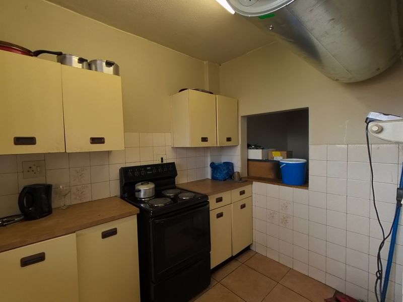 Stunning 2-Bedroom Flat In Pretoria Central—ideal location, great amenities and great value - Photo 4
