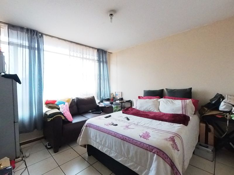 Stunning 2-Bedroom Flat In Pretoria Central—ideal location, great amenities and great value - Photo 8
