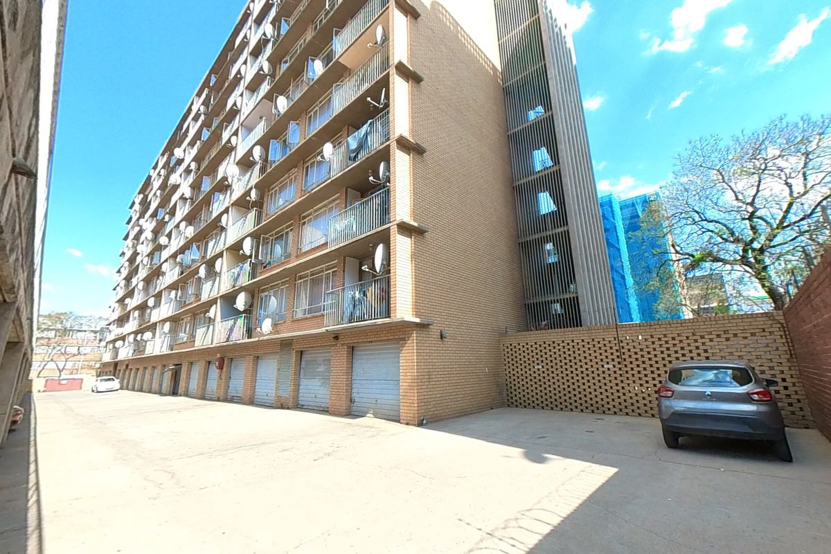Stunning 2-Bedroom Flat In Pretoria Central—ideal location, great amenities and great value - Photo 2