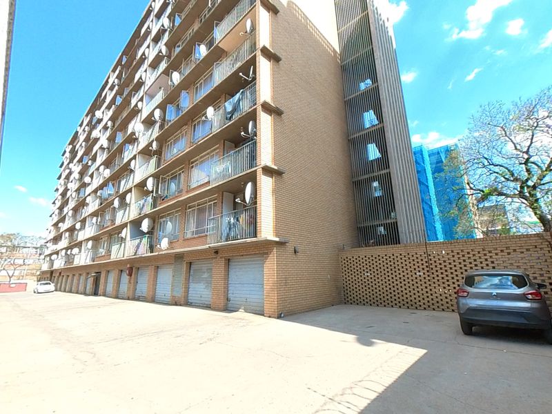 Stunning 2-Bedroom Flat In Pretoria Central—ideal location, great amenities and great value - Photo 2