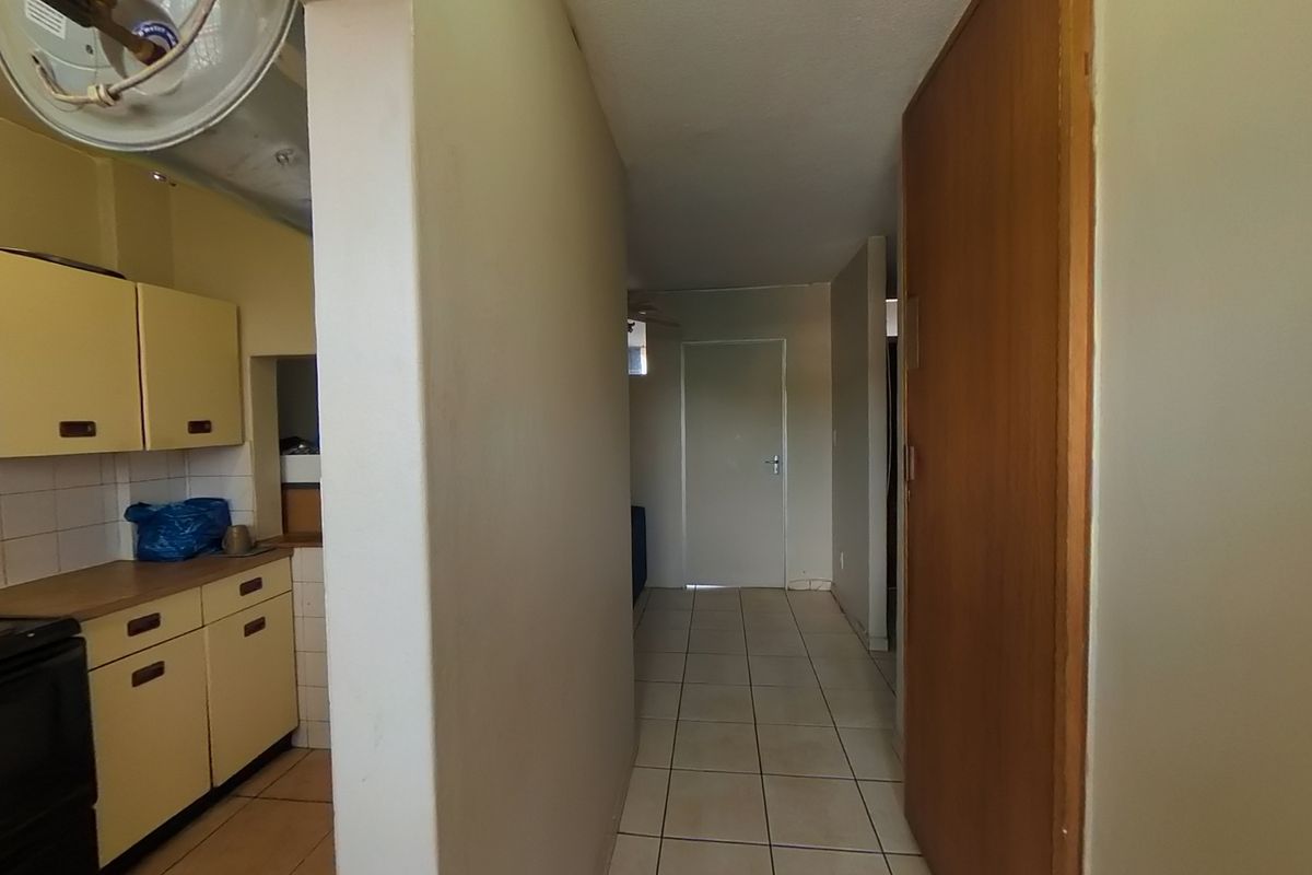 Stunning 2-Bedroom Flat In Pretoria Central—ideal location, great amenities and great value - Photo 3