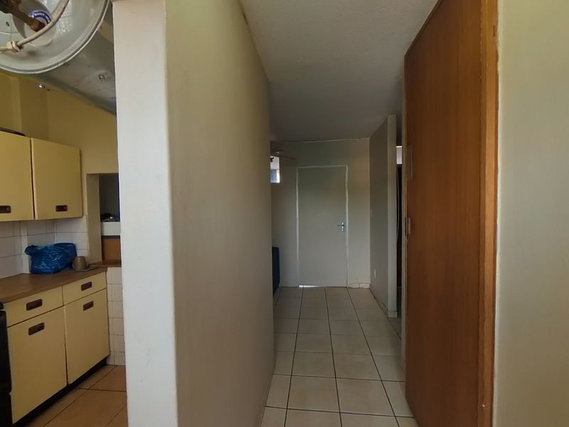Stunning 2-Bedroom Flat In Pretoria Central—ideal location, great amenities and great value - Photo 3