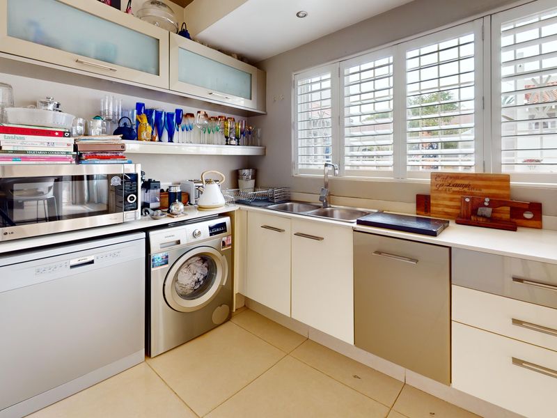 Stunning property in gated community - Dawnview - Photo 10