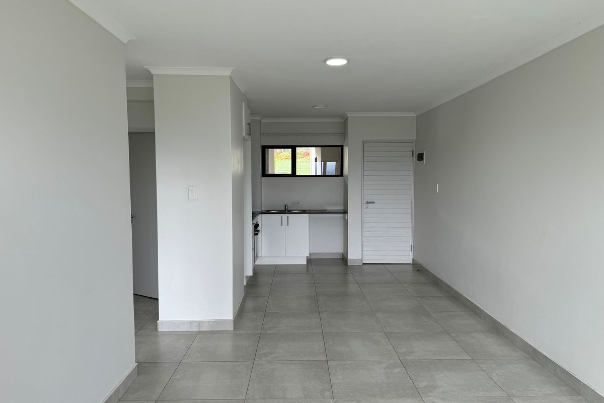 Lovely Two Bedroom Apartment to Let in Hesketh Estate - Photo 3