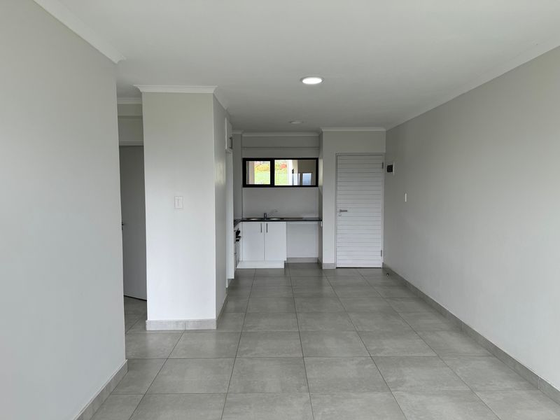 Lovely Two Bedroom Apartment to Let in Hesketh Estate - Photo 3