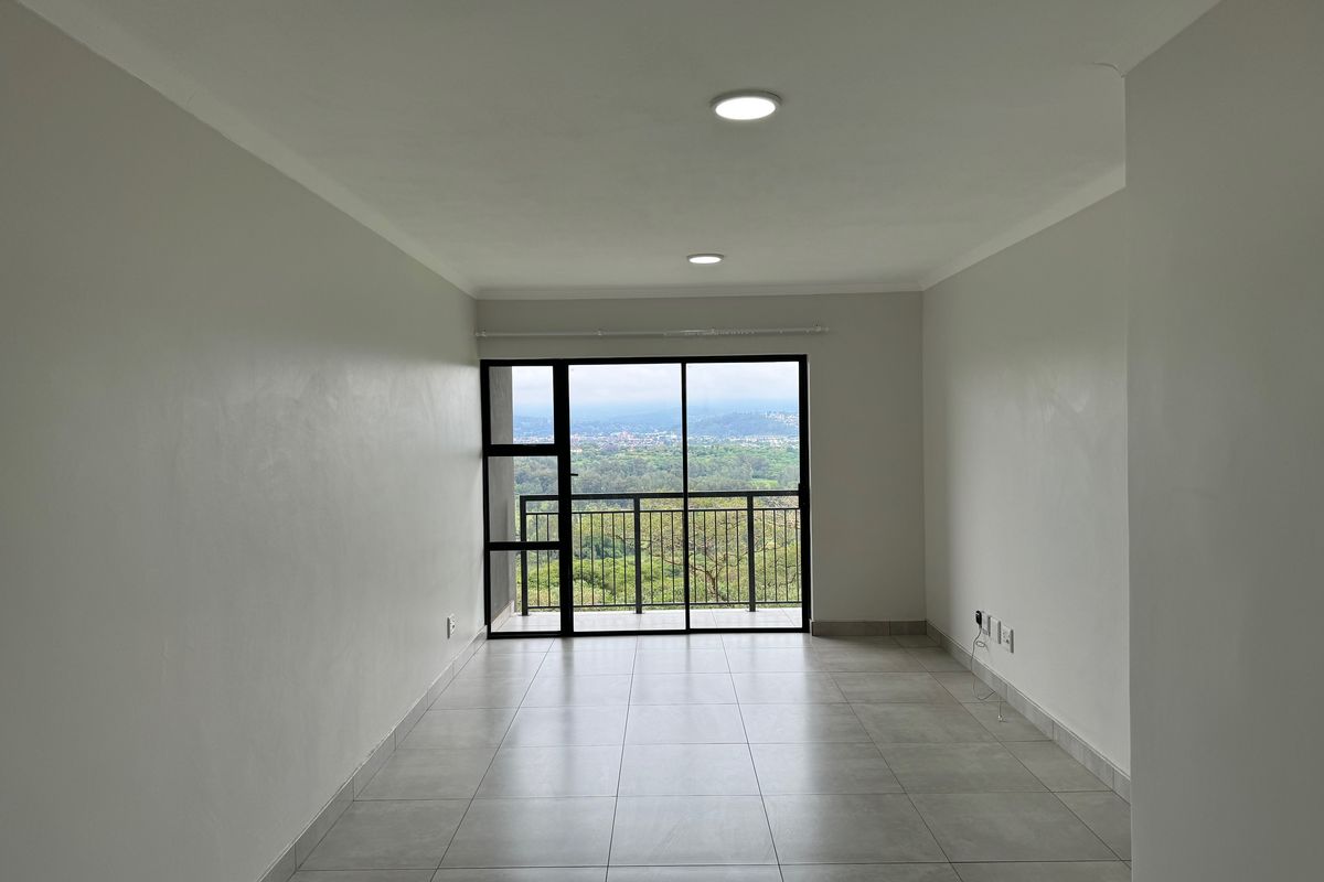 Lovely Two Bedroom Apartment to Let in Hesketh Estate - Photo 2
