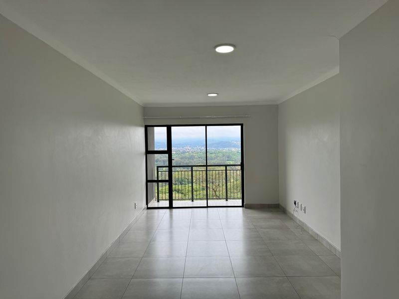 Lovely Two Bedroom Apartment to Let in Hesketh Estate - Photo 2