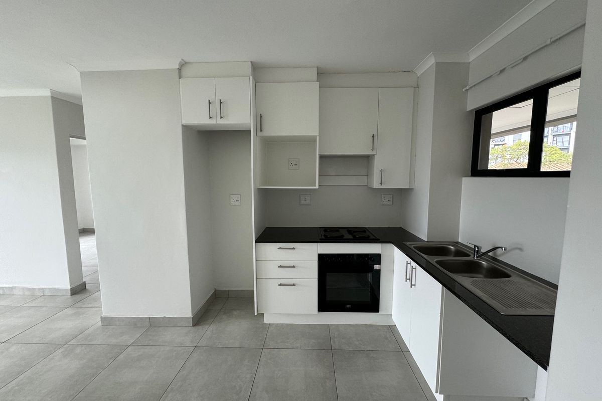 Lovely Two Bedroom Apartment to Let in Hesketh Estate - Photo 5