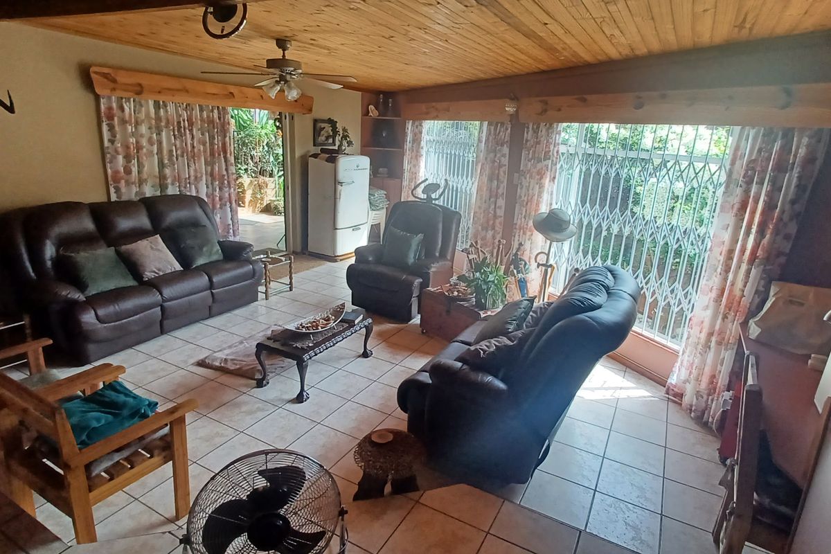 Stunning 4-bedroom home, perfectly located in a picturesque neighborhood - Photo 5