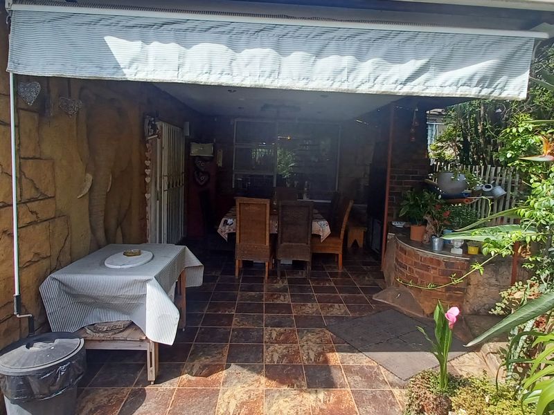 Stunning 4-bedroom home, perfectly located in a picturesque neighborhood - Photo 7