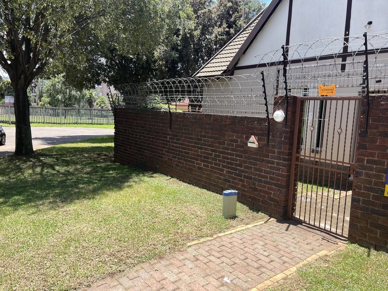 Charming Tudor-Style Family Home in Bruma South - Photo 4