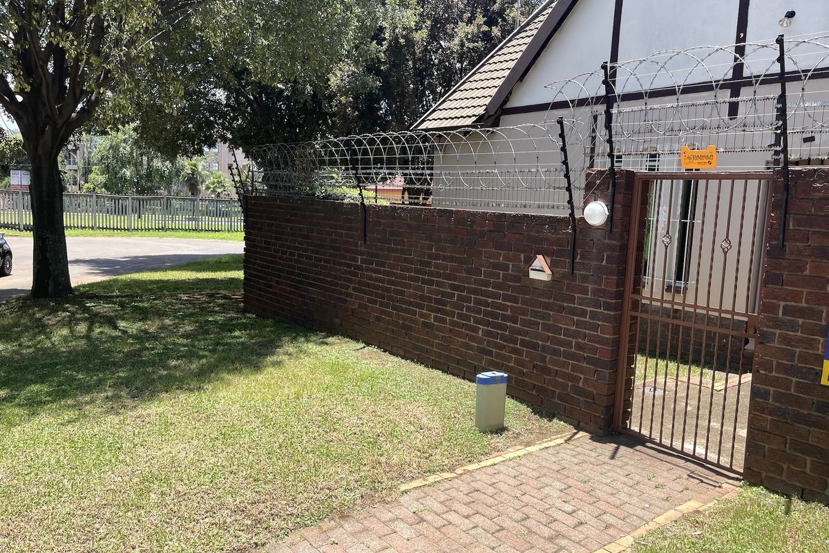 Charming Tudor-Style Family Home in Bruma South - Photo 4