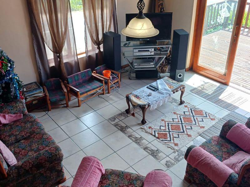 Spacious 5 Bedroom Gem! - Photo 4