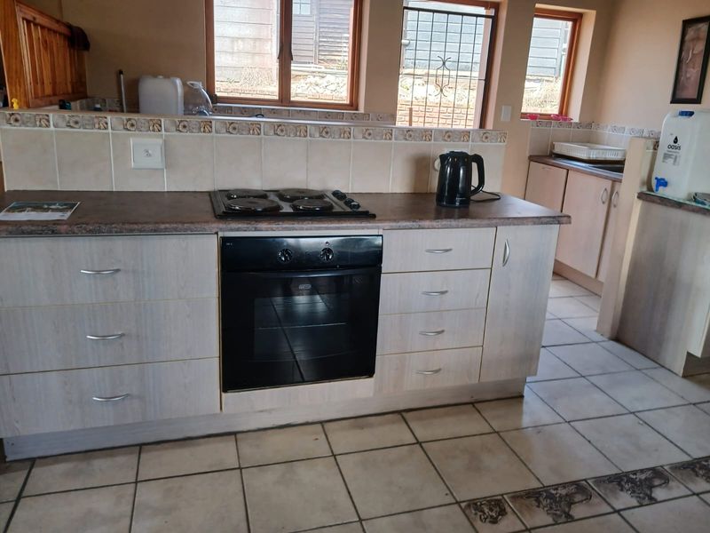 Spacious 5 Bedroom Gem! - Photo 7