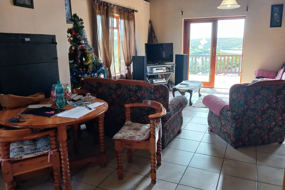 Spacious 5 Bedroom Gem! - Photo 3