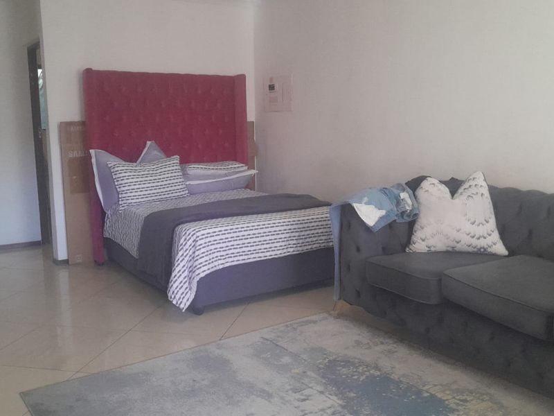 Neat Bachelor unit on 1st floor - Photo 5