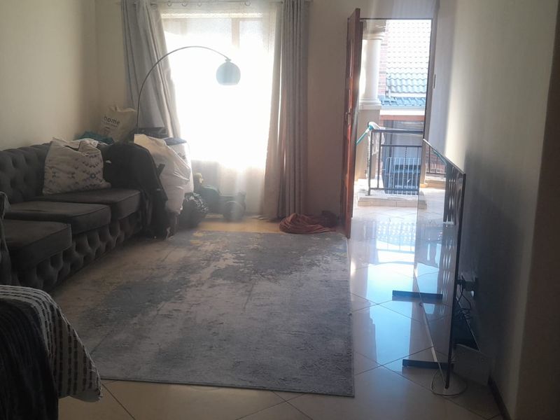 Neat Bachelor unit on 1st floor - Photo 4
