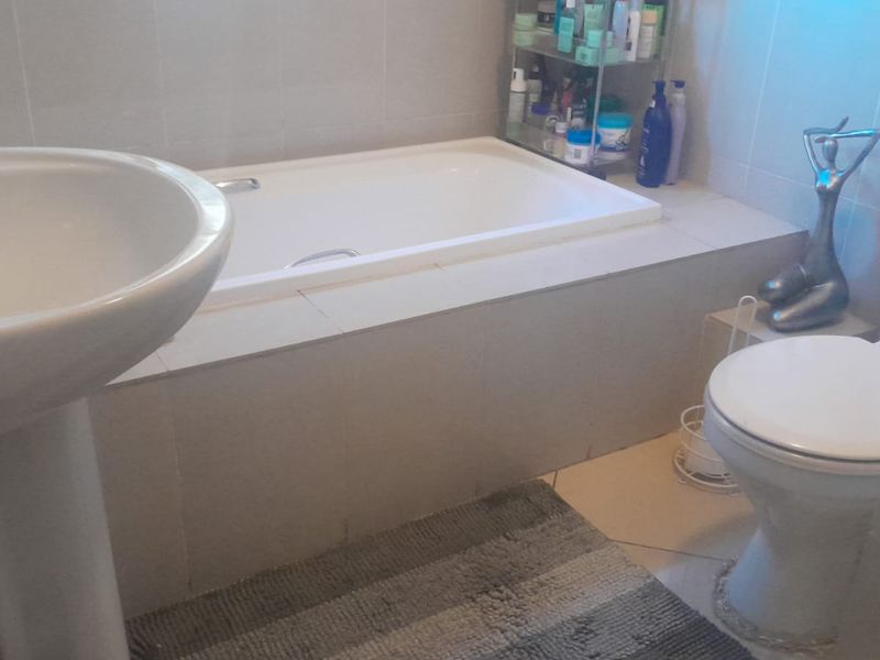 Neat Bachelor unit on 1st floor - Photo 6