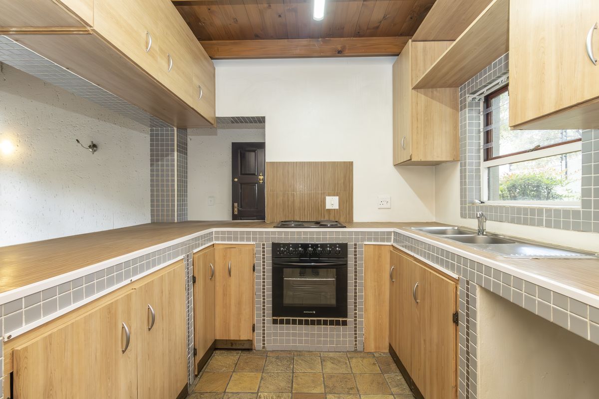 A MODERN 2 BED APARTMENT IN SHARONLEA with the perfect blend of Cozy & Style !! - Photo 4
