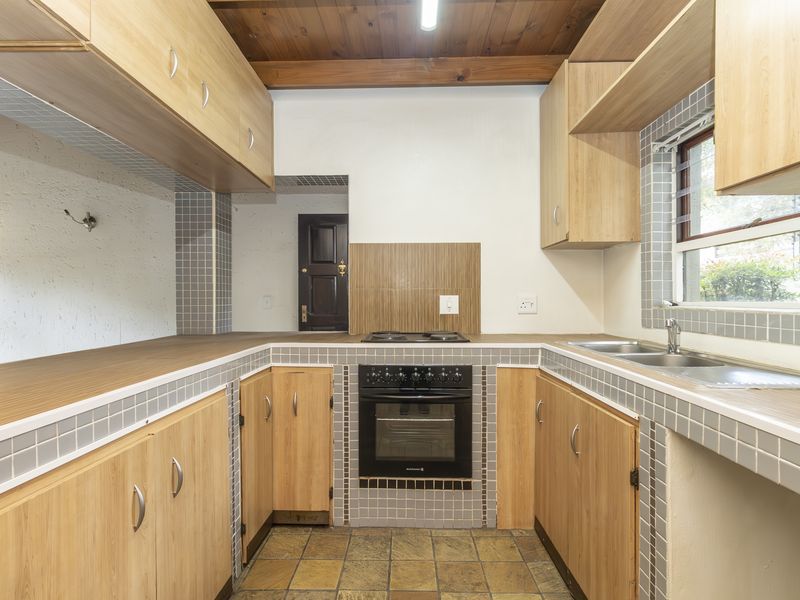 A MODERN 2 BED APARTMENT IN SHARONLEA with the perfect blend of Cozy & Style !! - Photo 4