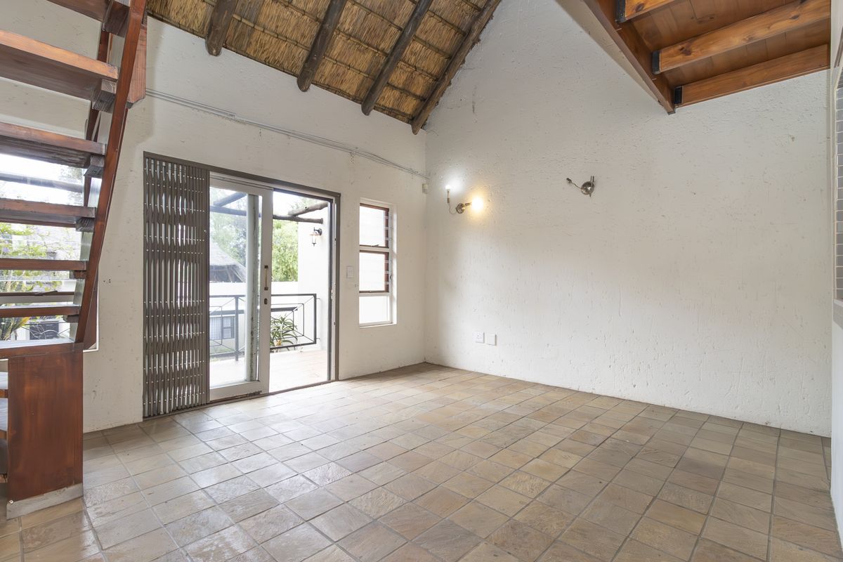 A MODERN 2 BED APARTMENT IN SHARONLEA with the perfect blend of Cozy & Style !! - Photo 5