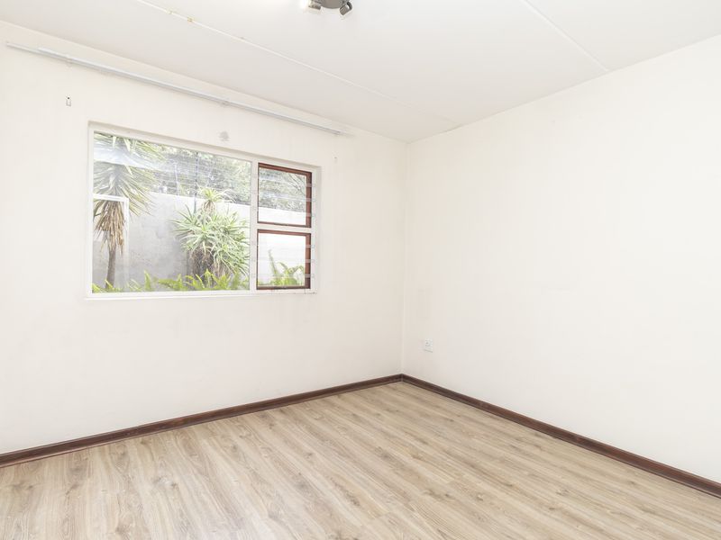 A MODERN 2 BED APARTMENT IN SHARONLEA with the perfect blend of Cozy & Style !! - Photo 7