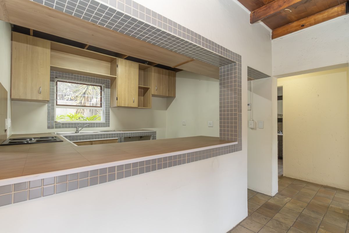 A MODERN 2 BED APARTMENT IN SHARONLEA with the perfect blend of Cozy & Style !! - Photo 3