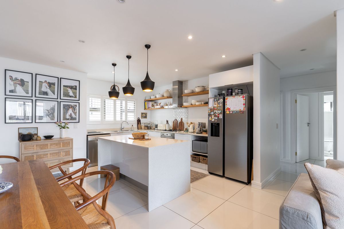 The quintessence of finesse features and affordable estate living! - Photo 5