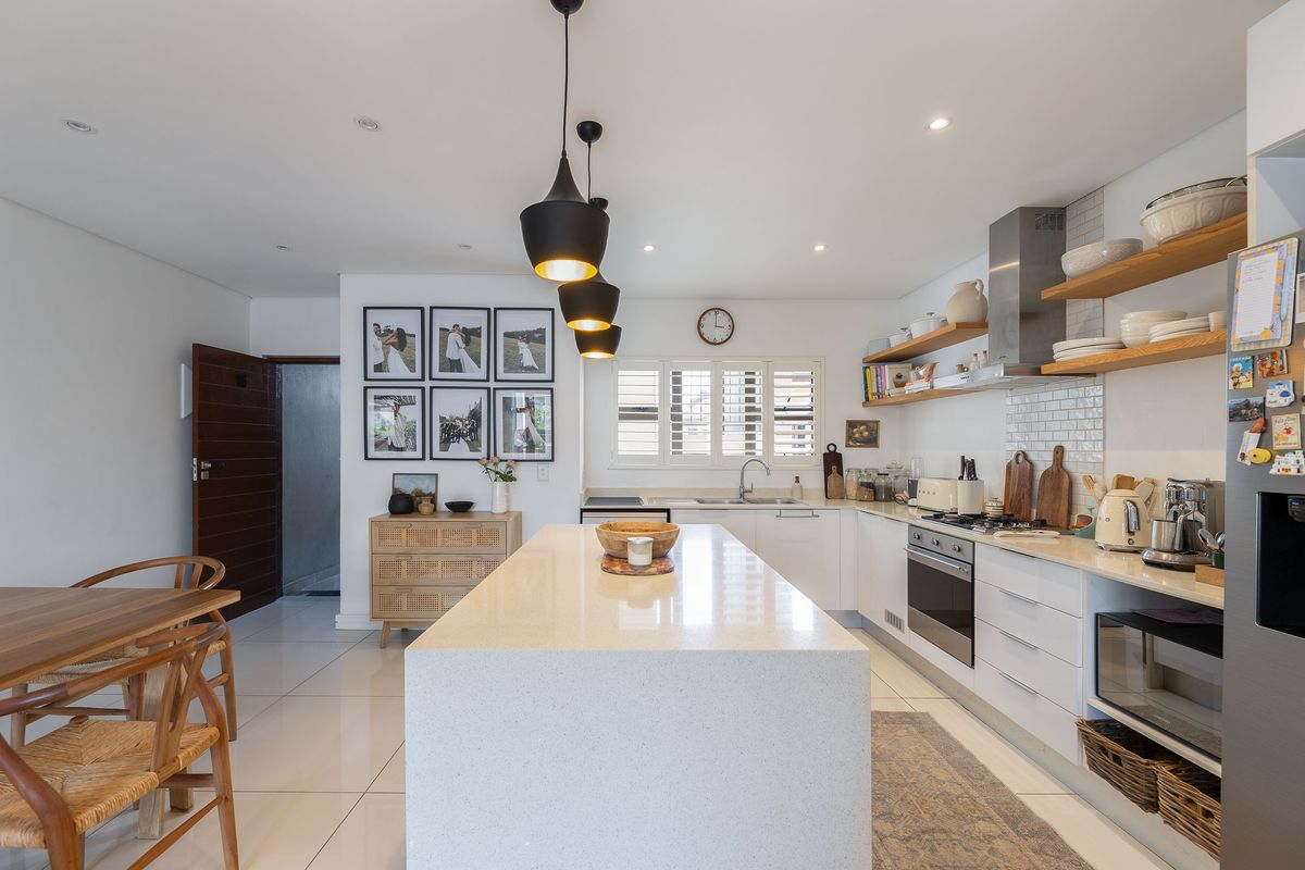 The quintessence of finesse features and affordable estate living! - Photo 4