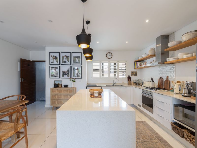 The quintessence of finesse features and affordable estate living! - Photo 4