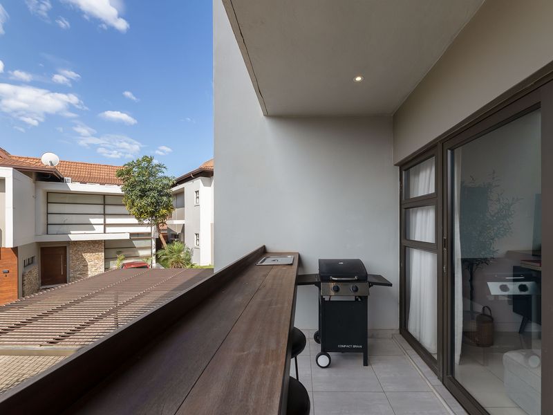 The quintessence of finesse features and affordable estate living! - Photo 9