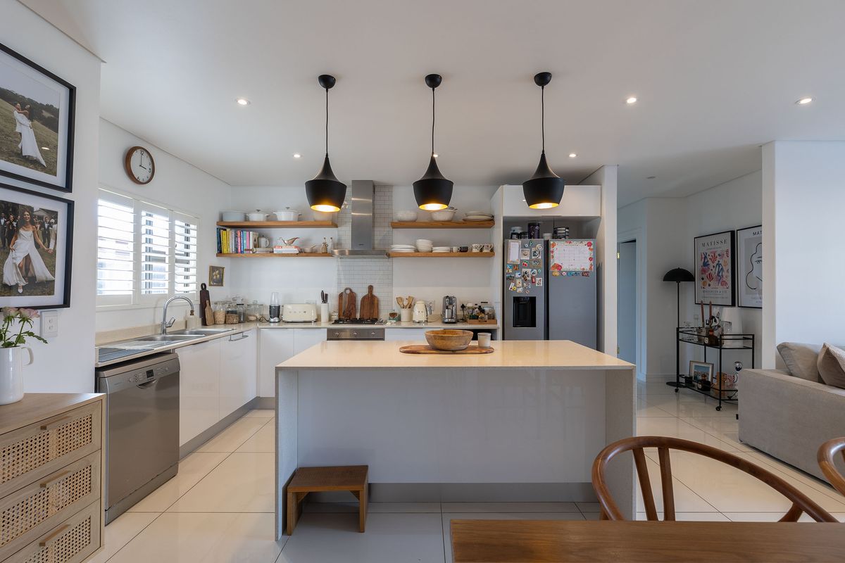 The quintessence of finesse features and affordable estate living! - Photo 3
