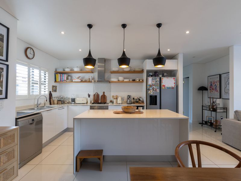 The quintessence of finesse features and affordable estate living! - Photo 3