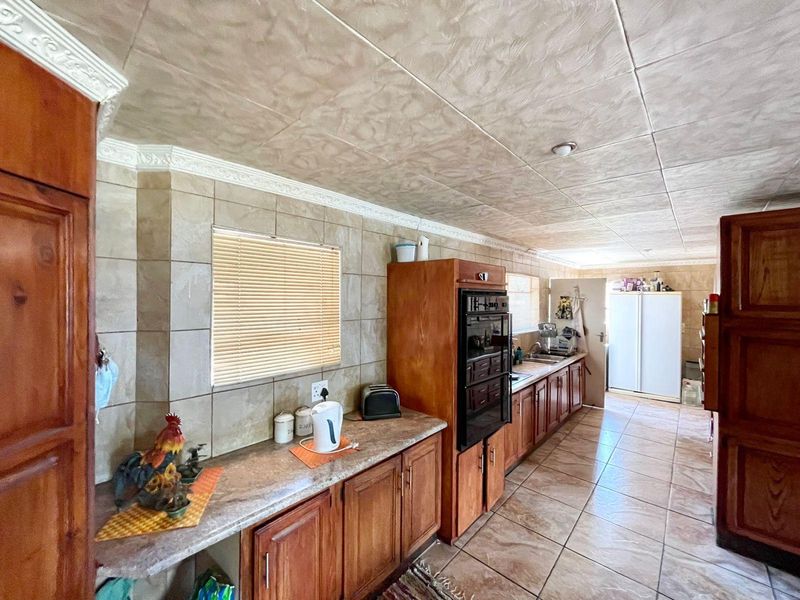 Available for Purchase: Huge Family Home - Photo 6
