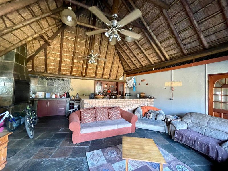 Available for Purchase: Huge Family Home - Photo 10