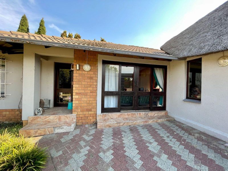 Available for Purchase: Huge Family Home - Photo 2